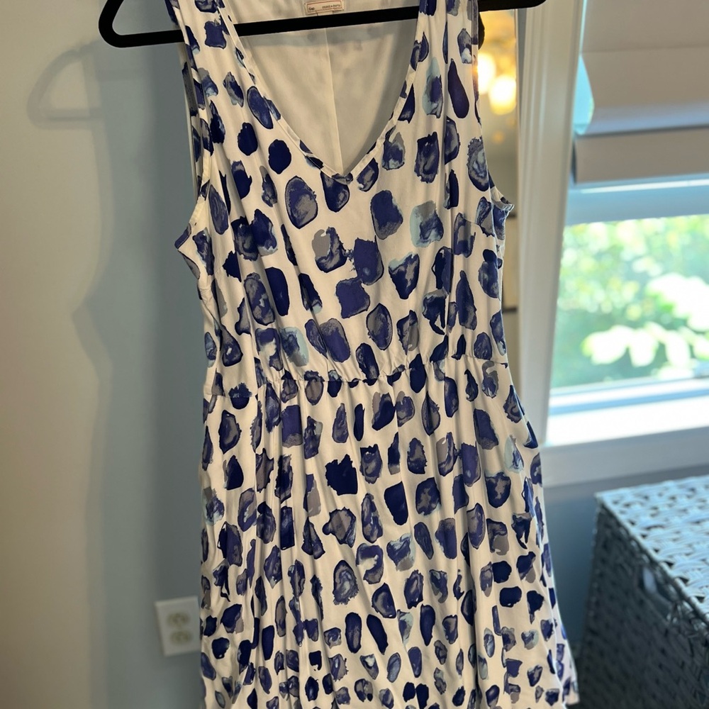 GAP White and Blue Patterned Top